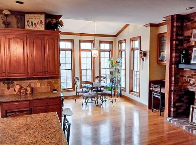 925 S Walnut St, Maryville, MO 64468 - dining area featuring ornamental molding, light wood finished floors, baseboards, and vaulted ceiling
