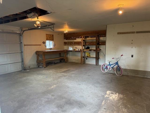 313 Shawnee St, Hiawatha, KS 66434 - view of garage