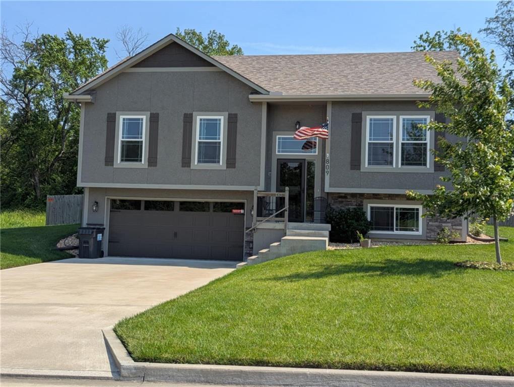 809 NW 4th St, Oak Grove, MO 64075 - photo 1