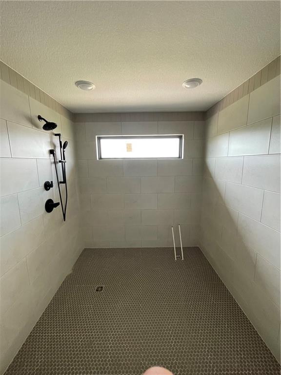 1824 Arbor Trl, Liberty, MO 64068 - below grade area with a textured ceiling