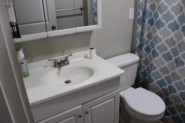 42 Driftwood Ln, Linn Valley, KS 66040 - bathroom with toilet, vanity, a textured wall, and a shower with curtain