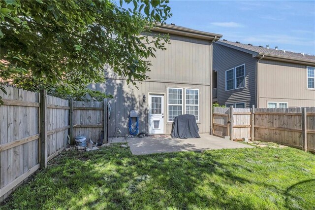 408 Eisenhower Rd, Baldwin City, KS 66006 - rear view of house with a patio area and a fenced backyard