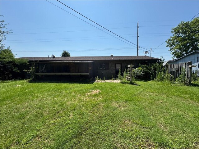1110 S Plummer Ave, Chanute, KS 66720 - rear view of house with a lawn