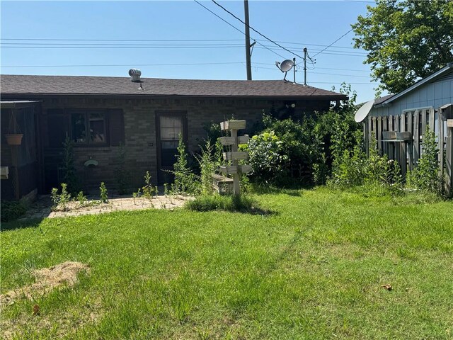 1110 S Plummer Ave, Chanute, KS 66720 - view of yard