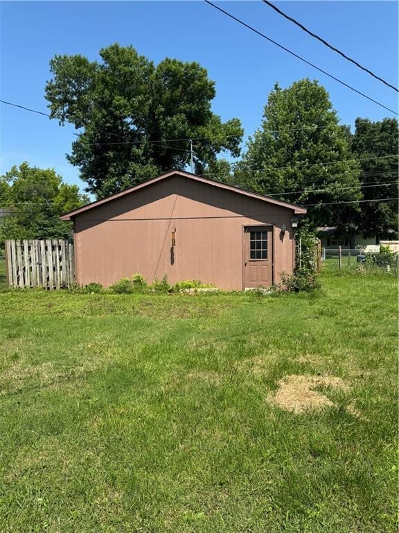 1110 S Plummer Ave, Chanute, KS 66720 - view of side of property