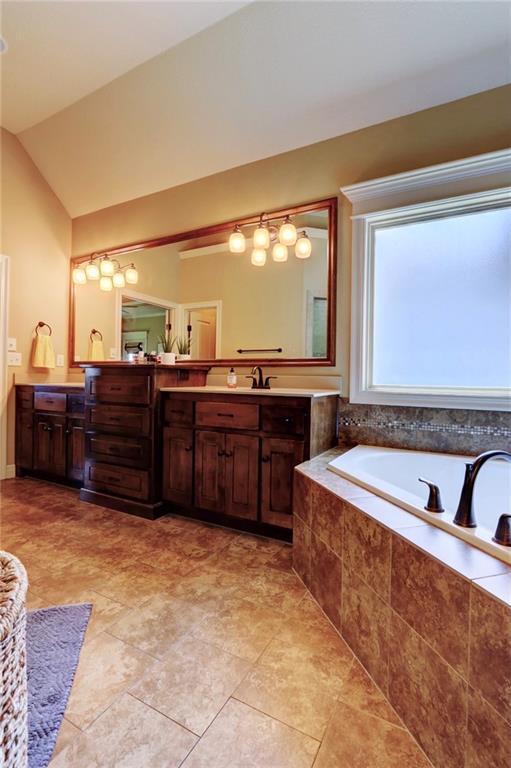 1317 NE Kenwood Dr, Lees Summit, MO 64064 - photo 26