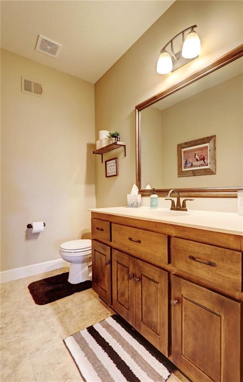 1317 NE Kenwood Dr, Lees Summit, MO 64064 - photo 45
