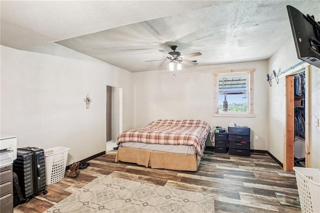 301 NW 1601st Rd, Kingsville, MO 64061 - bedroom featuring wood finished floors, a textured ceiling, baseboards, and a ceiling fan