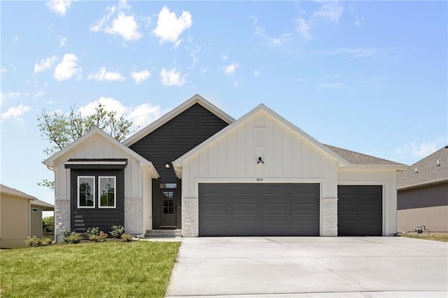 31501 W 86th Ct, De Soto, KS 66018 - modern inspired farmhouse with board and batten siding, a garage, and driveway