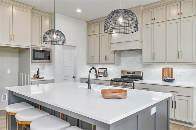 6039 Apache Dr, Shawnee, KS 66226 - kitchen featuring stainless steel appliances, light wood-type flooring, decorative backsplash, light countertops, and recessed lighting