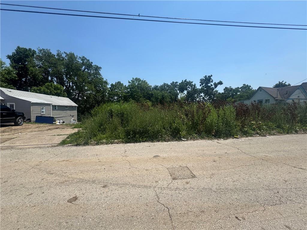 821 Ewing Ave, Kansas City, MO 64125 - photo 1