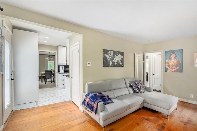 1307 W 30th St S, Independence, MO 64052 - living room featuring light wood-style floors, baseboards, and recessed lighting