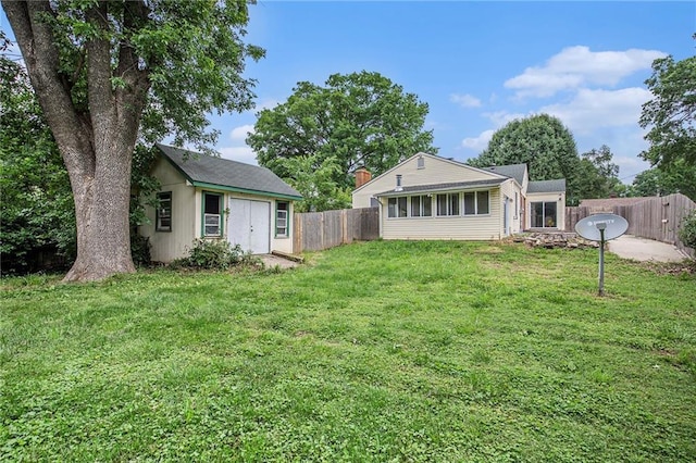 1307 W 30th St S, Independence, MO 64052 - view of yard with an outbuilding