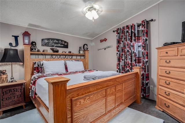 31965 Lakecrest Dr, Excelsior Springs, MO 64024 - bedroom featuring a textured ceiling, crown molding, carpet, and a ceiling fan
