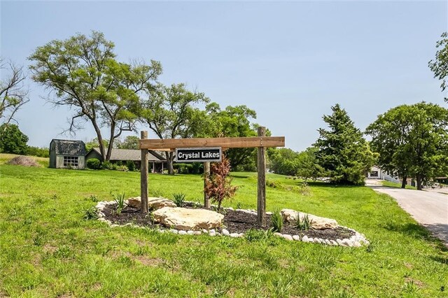 31965 Lakecrest Dr, Excelsior Springs, MO 64024 - view of home's community featuring a lawn