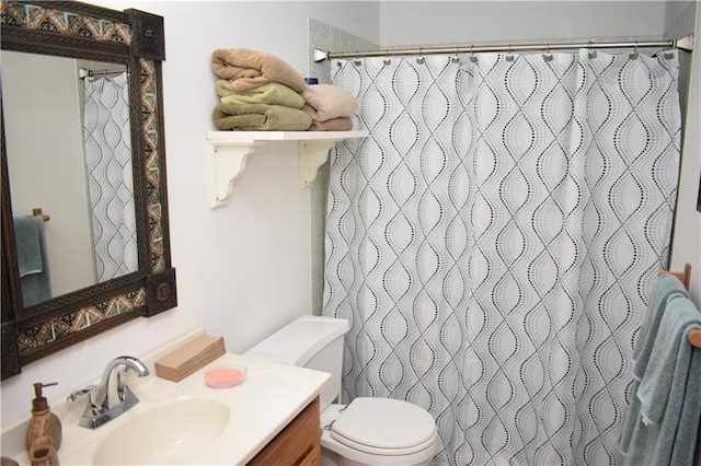 7833 Garnett St, Lenexa, KS 66214 - full bath with vanity, toilet, and curtained shower