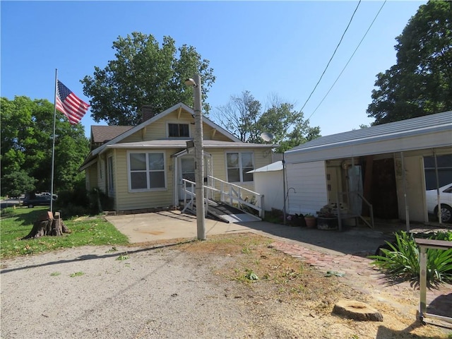 201 E Ottawa St, Paola, KS 66071 - bungalow with entry steps and a patio area