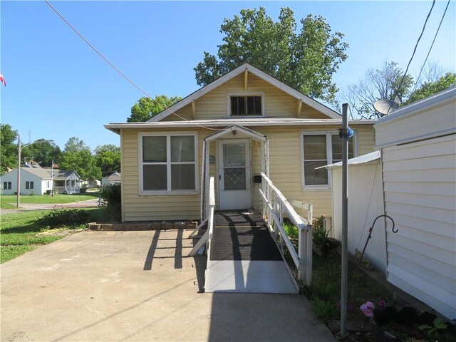 201 E Ottawa St, Paola, KS 66071 - view of front of home