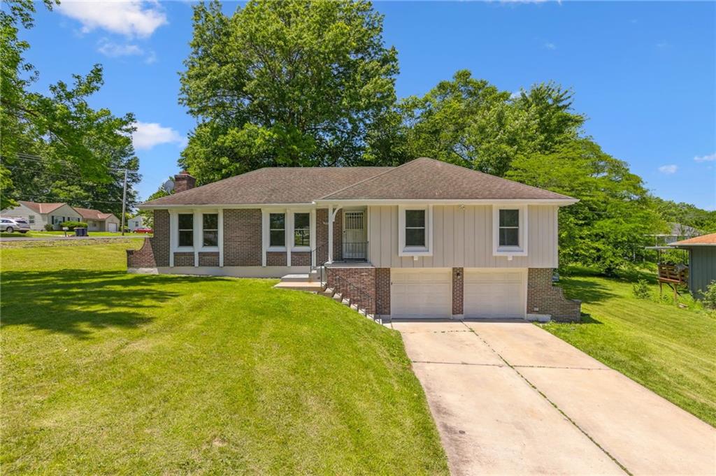 9832 Potter Cir, Kansas City, MO 64134 - photo 1