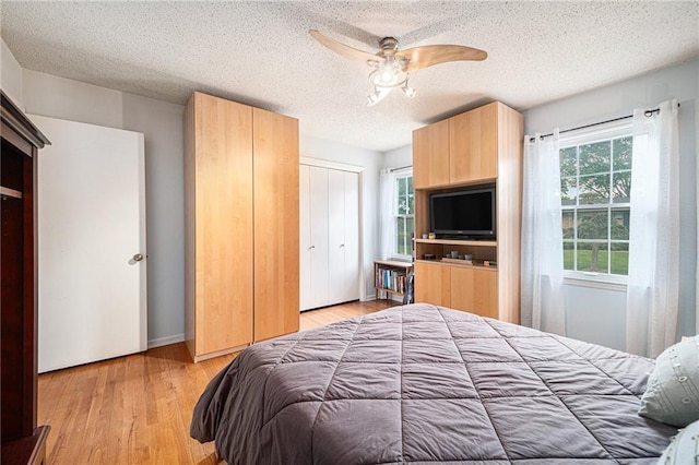 9412 Delmar St, Prairie Village, KS 66207 - bedroom featuring light wood finished floors, a textured ceiling, and ceiling fan