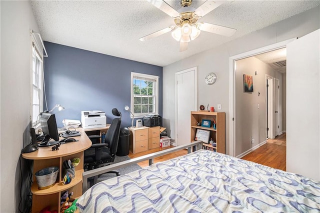 9412 Delmar St, Prairie Village, KS 66207 - bedroom with wood finished floors, a textured ceiling, a desk, and ceiling fan