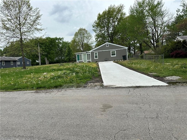 13608 Spruce Ave, Grandview, MO 64030 - photo 1