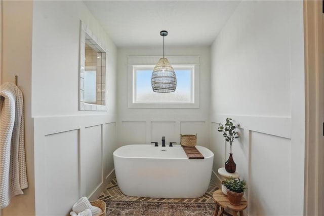 16555 S Lichtenauer Dr, Olathe, KS 66062 - bathroom featuring a decorative wall and a soaking tub