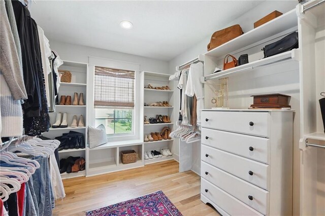 16555 S Lichtenauer Dr, Olathe, KS 66062 - walk in closet featuring light wood-style flooring