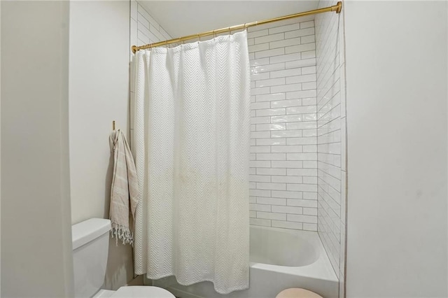 16555 S Lichtenauer Dr, Olathe, KS 66062 - full bathroom featuring toilet and shower / bath combination with curtain