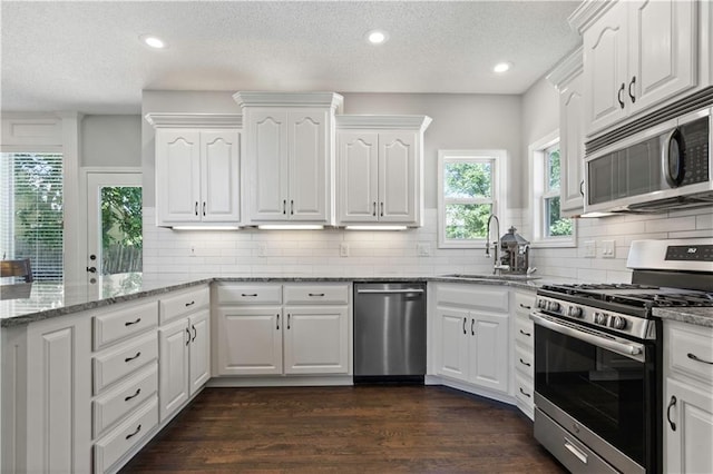 17940 W 158th Ct, Olathe, KS 66062 - kitchen with stainless steel appliances, white cabinetry, decorative backsplash, a textured ceiling, and recessed lighting