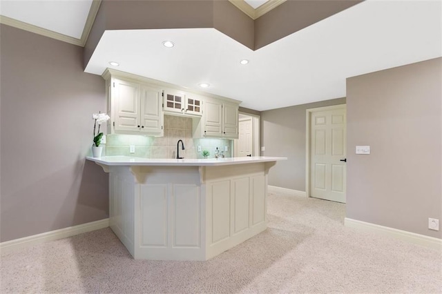 10181 S Shadow Cir, Olathe, KS 66061 - kitchen with a peninsula, light countertops, light colored carpet, a kitchen breakfast bar, and recessed lighting