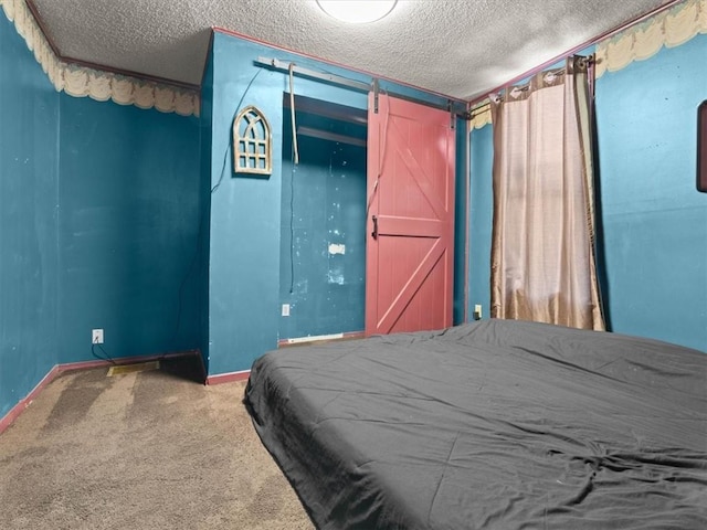 2605 S 15th St, Saint Joseph, MO 64503 - carpeted bedroom with a textured ceiling