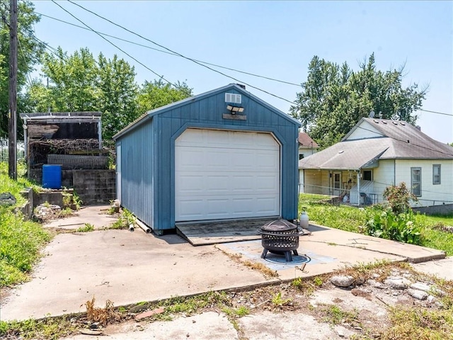 2605 S 15th St, Saint Joseph, MO 64503 - view of detached garage