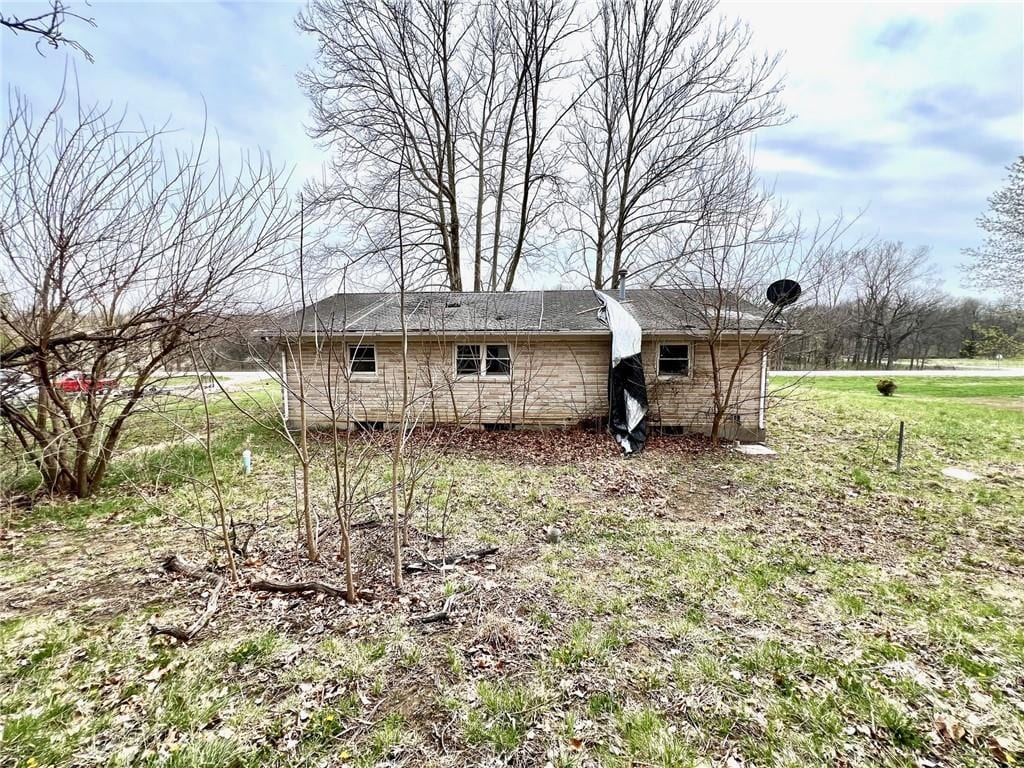 606 K 20th Hwy, Horton, KS 66439 - rear view of property with crawl space