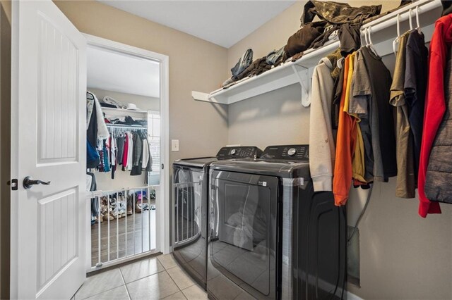 514 NE Viewpark Dr, Lees Summit, MO 64086 - laundry room featuring independent washer and dryer and light tile patterned flooring