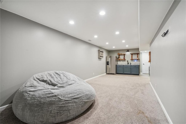 514 NE Viewpark Dr, Lees Summit, MO 64086 - sitting room featuring recessed lighting, wet bar, and light carpet