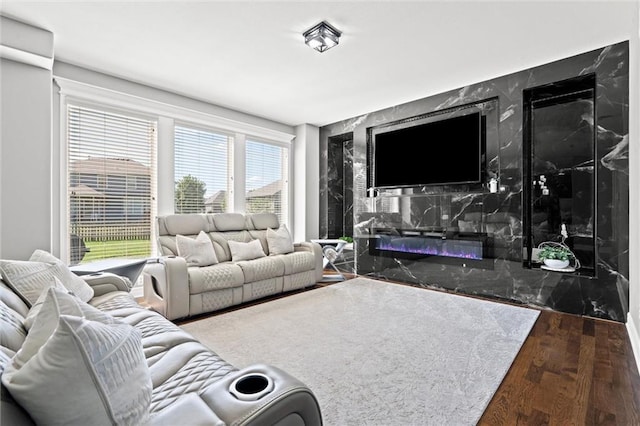 514 NE Viewpark Dr, Lees Summit, MO 64086 - living area featuring wood finished floors