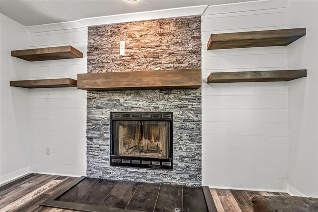 2004 NE Wien Ave, Blue Springs, MO 64029 - detailed view of wood finished floors and a fireplace