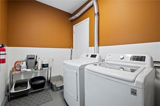 1521 W 22nd St, Lawrence, KS 66046 - laundry area with washing machine and clothes dryer