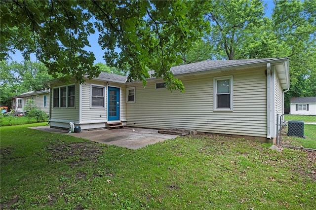 1521 W 22nd St, Lawrence, KS 66046 - back of property with entry steps and a patio