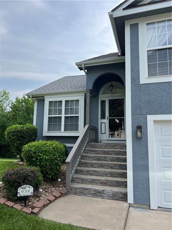 938 S 17th St, Leavenworth, KS 66048 - property entrance featuring stucco siding and a shingled roof