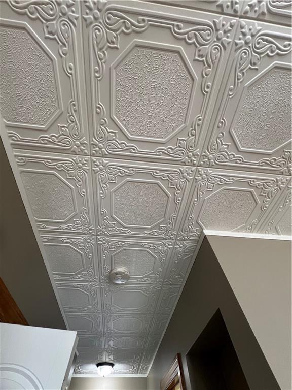 938 S 17th St, Leavenworth, KS 66048 - detailed view of an ornate ceiling
