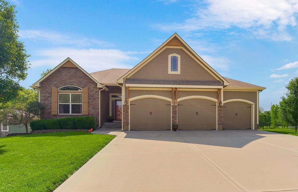 900 Buckeye Ln, Pleasant Hill, MO 64080 - photo 1