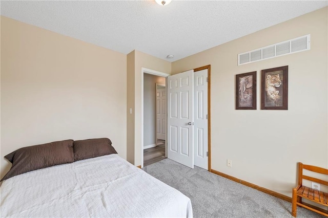 103 Bridgeport Dr, Smithville, MO 64089 - bedroom with carpet floors, a textured ceiling, and a closet