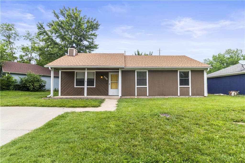 202 E Pacific Dr, Belton, MO 64012 - photo 1