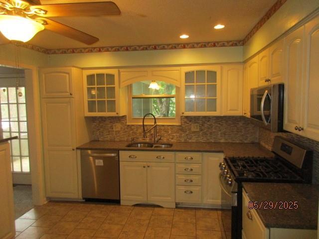 19005 E 18th Ter N, Independence, MO 64058 - kitchen with stainless steel appliances, a sink, ceiling fan, decorative backsplash, and recessed lighting