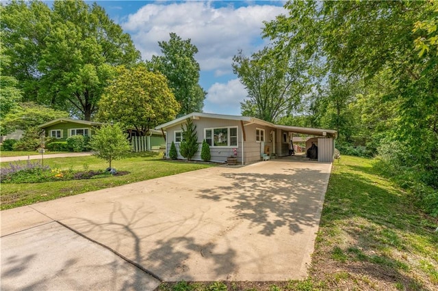 1112 Anderson St, Warrensburg, MO 64093 - ranch-style home featuring concrete driveway, a front lawn, and a carport