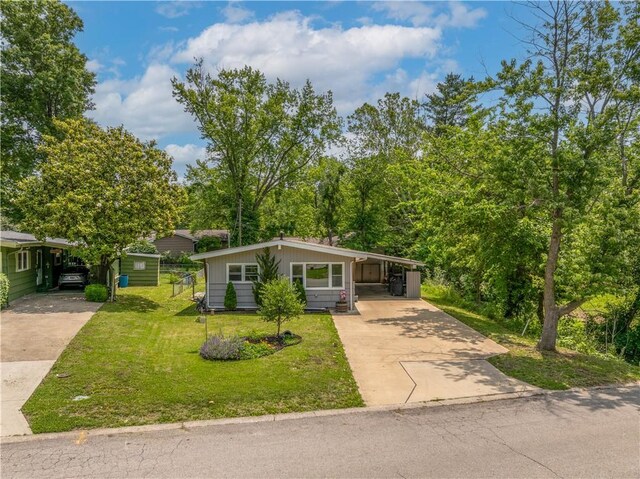 1112 Anderson St, Warrensburg, MO 64093 - view of front facade with driveway, an attached carport, and a front yard