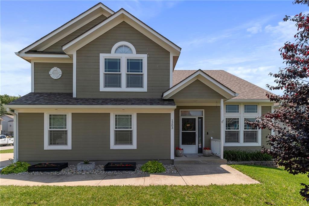 1203 Bradford Dr, Greenwood, MO 64034 - photo 1