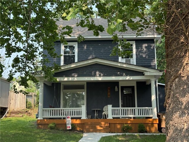 928 S 6th St, Atchison, KS 66002 - traditional style home with covered porch and roof with shingles
